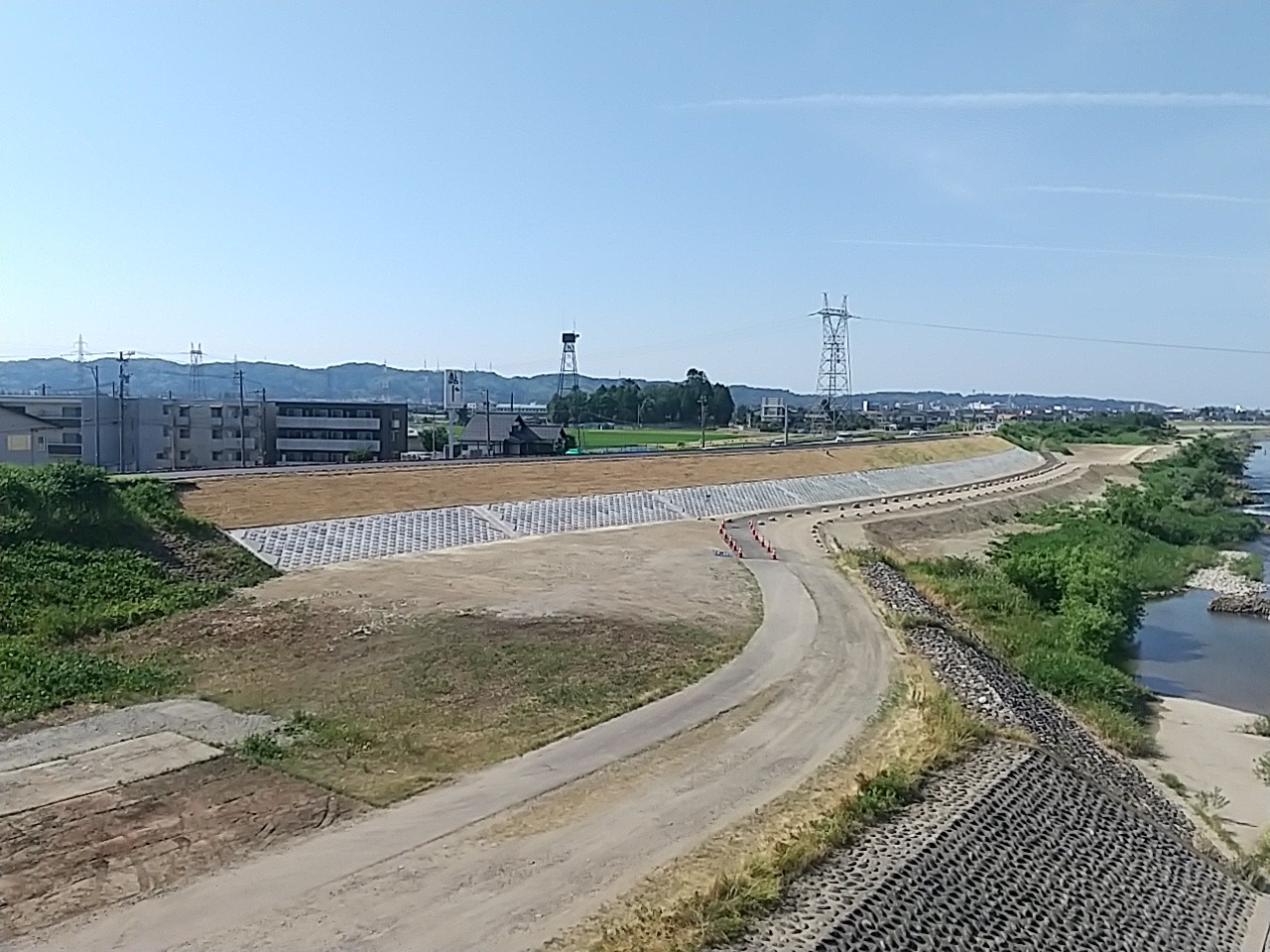 神通川・添島地区築堤護岸工事