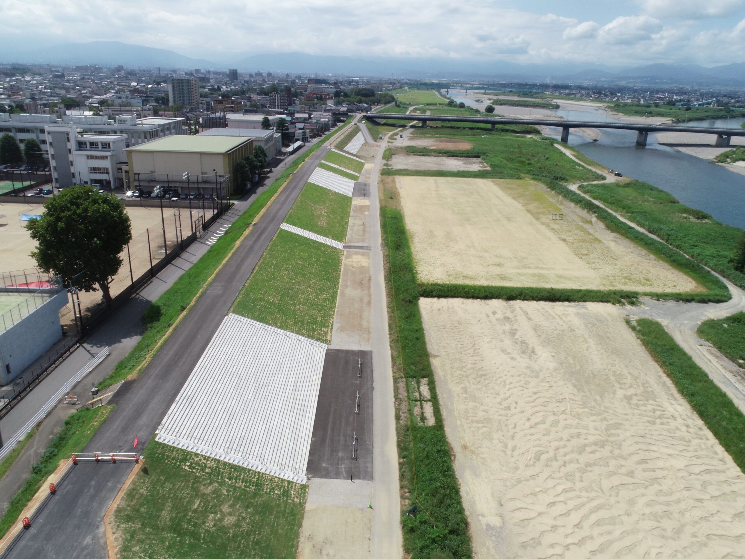 神通川・安野屋地区堤防強化その２工事